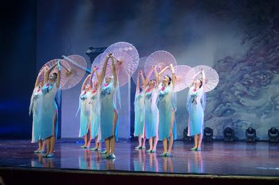 煙雨江南里的舞影翩躚 《小城雨巷》的文化藝術經紀之路